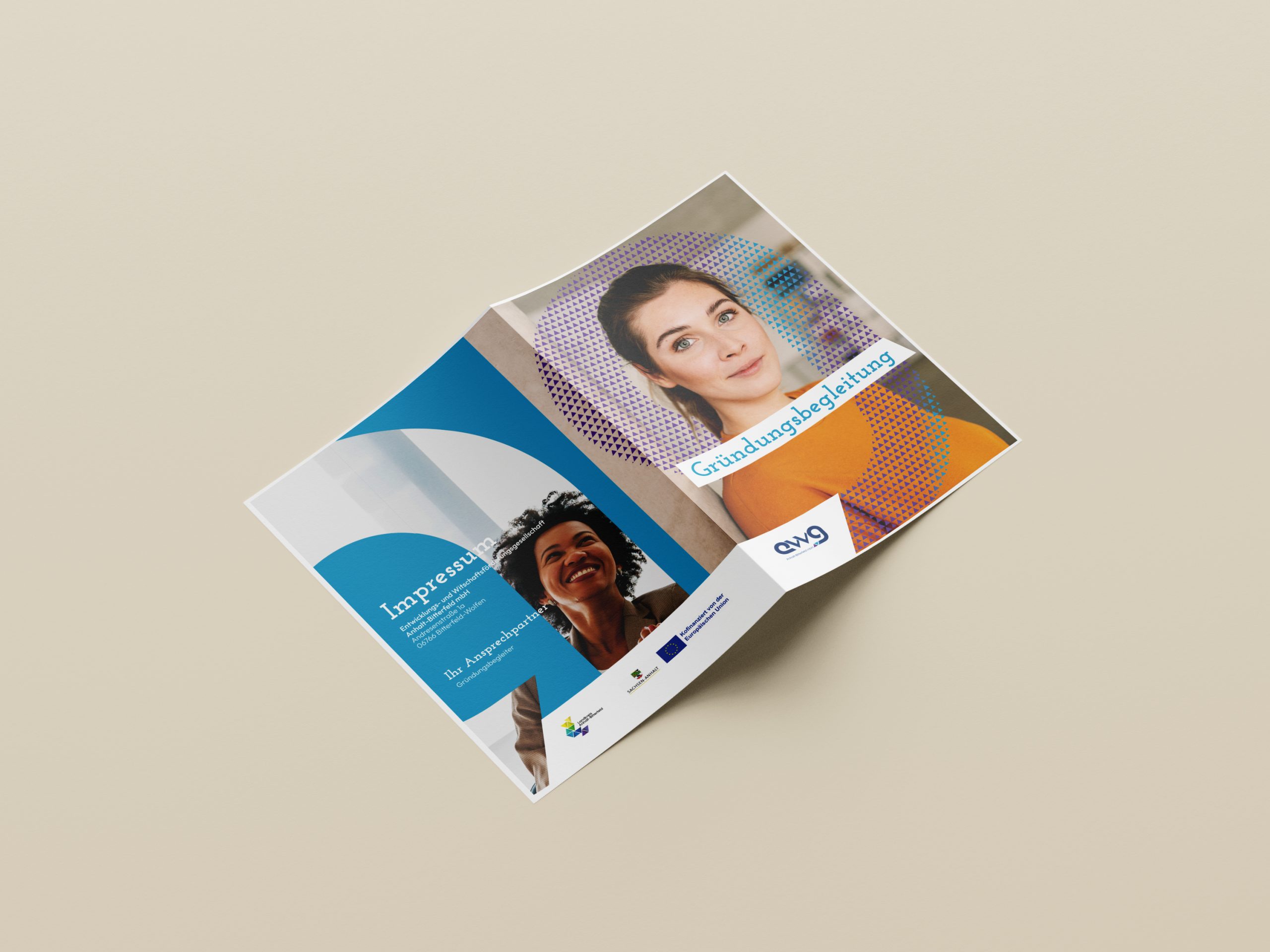 Bi-Fold_Flyer_Mockup_1-Kopie-scaled